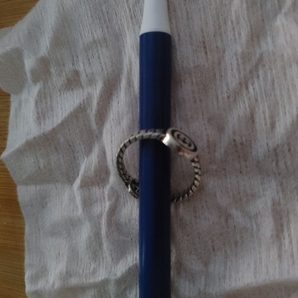 Gucci Interlock Ring. Sterling silver. Marked size 20 which fits like a 9 US. - Picture 7 of 7